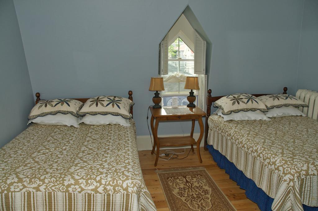 Bluenose Lodge Луненбург Номер фото